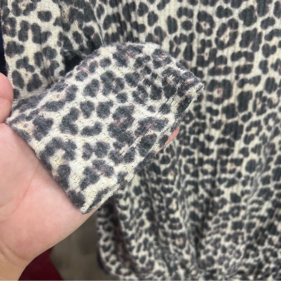 PEBBLE & STONE Wool Blend Cheetah Print Blouse Wrap Up Waist 3/4 Sleeves Shirt - Picture 4 of 6